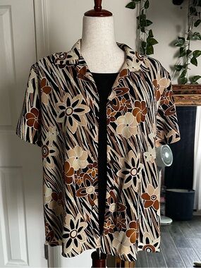 Notations Floral Short-Sleeve Shirt Jacket in Black, Brown & Cream